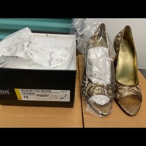 Carlos Santana Peep Toe Pumps